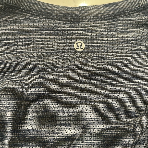 Lululemon. Men’s blue and gray, long sleeved, shirt. Great condition. - Picture 4 of 4
